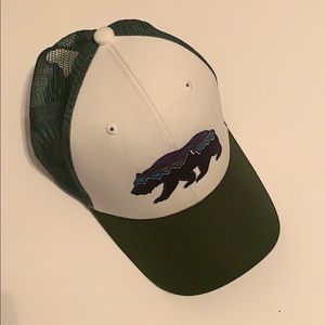 Patagonia Kids’ Trucker Hat Green/Fitz Roy Bear